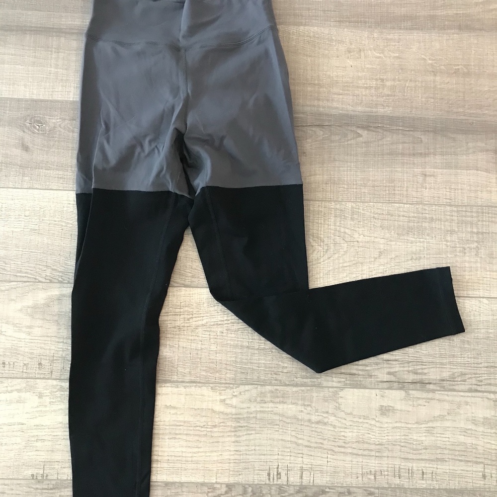 Muscle Nation Two-Tone Scrunch Leggings